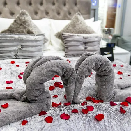 Aphrodite Apartment *